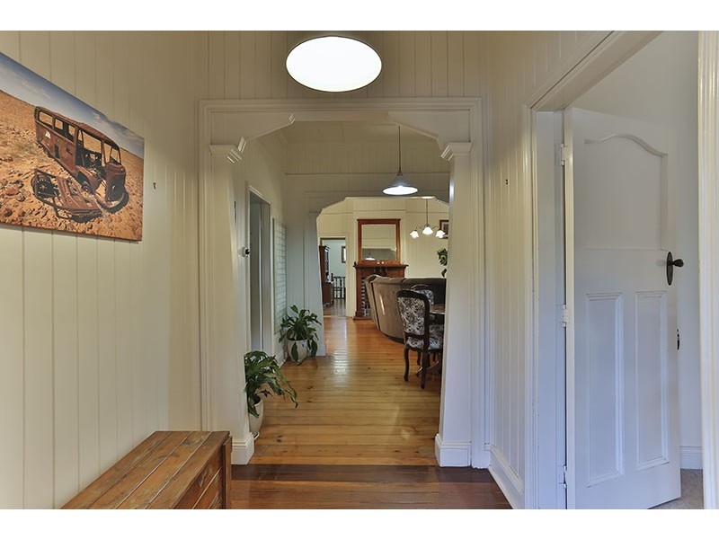 68 Jellicoe Street, Mount Lofty QLD 4350