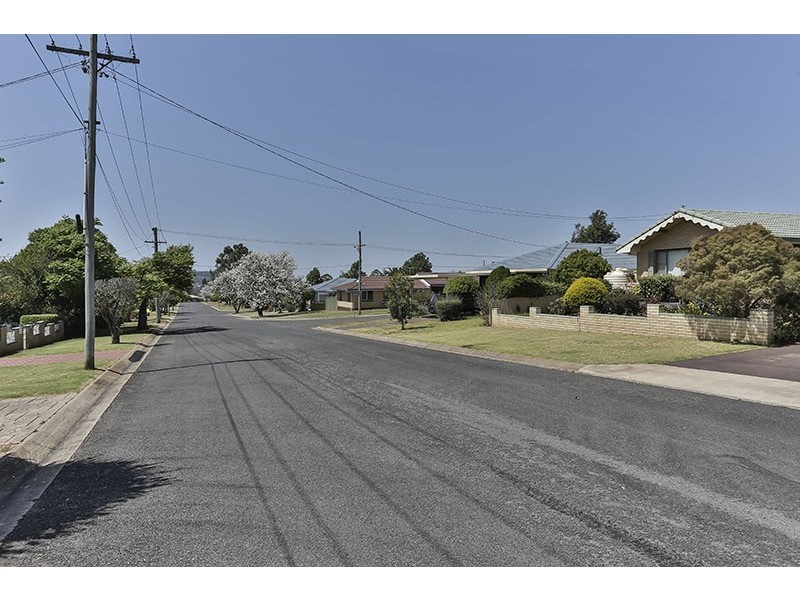 33 Jason Street, Wilsonton Heights QLD 4350