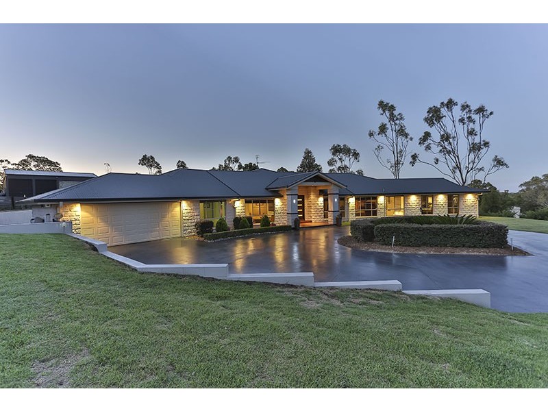 3 John Trousdell Ct, Cotswold Hills QLD 4350