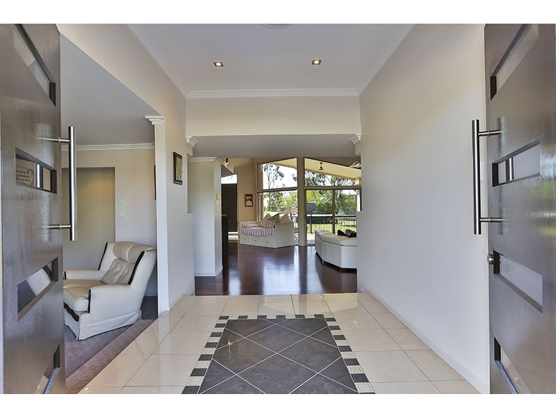 3 John Trousdell Ct, Cotswold Hills QLD 4350
