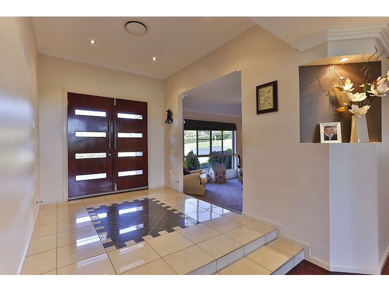3 John Trousdell Ct, Cotswold Hills QLD 4350