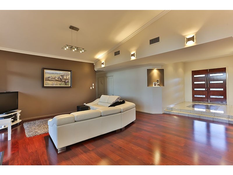 3 John Trousdell Ct, Cotswold Hills QLD 4350