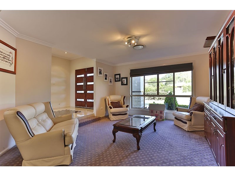 3 John Trousdell Ct, Cotswold Hills QLD 4350