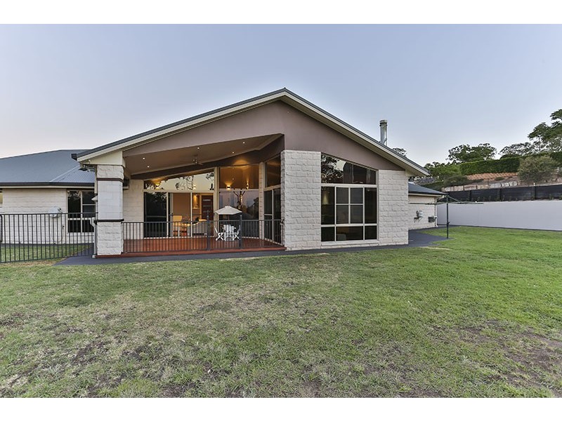 3 John Trousdell Ct, Cotswold Hills QLD 4350