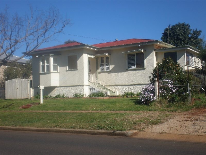 249 West Street, Harristown QLD 4350