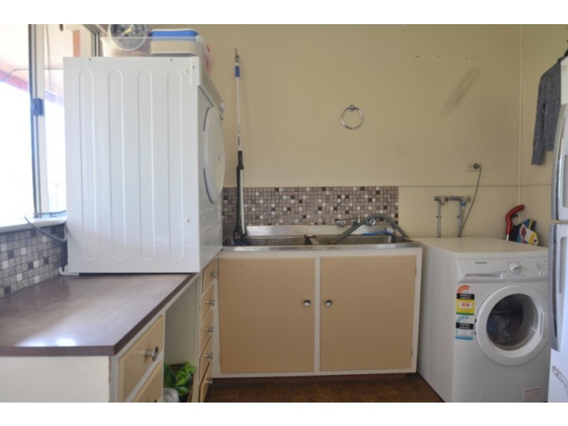 30 Beelbee Street, Harristown QLD 4350