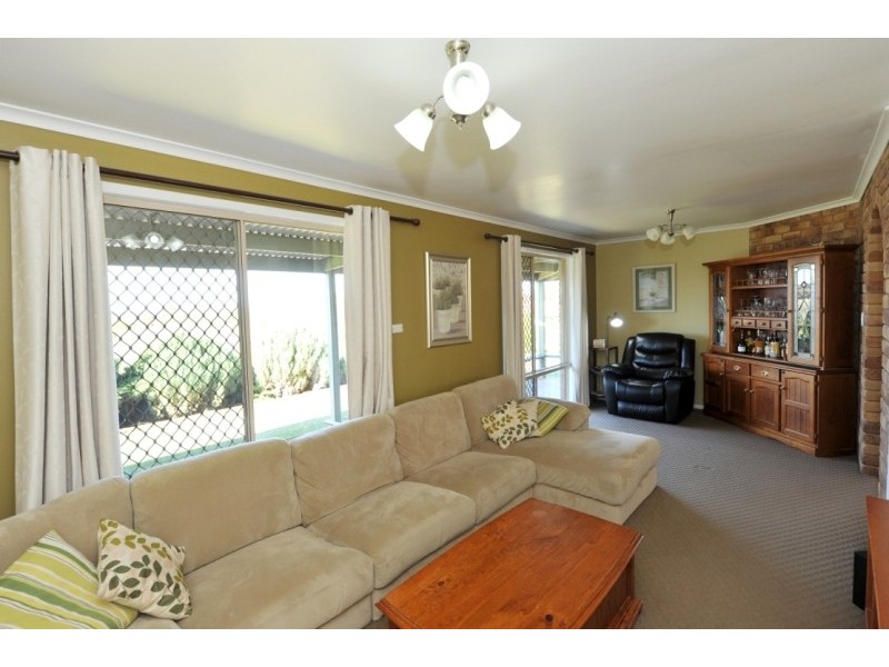 13 Kurrajong Court, Meringandan West QLD 4352