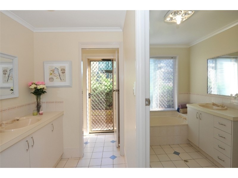 13 Kurrajong Court, Meringandan West QLD 4352