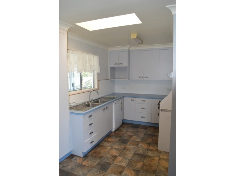 3 Ure Street, Mount Lofty QLD 4350