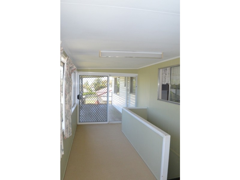 3 Ure Street, Mount Lofty QLD 4350