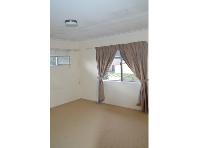 3 Ure Street, Mount Lofty QLD 4350