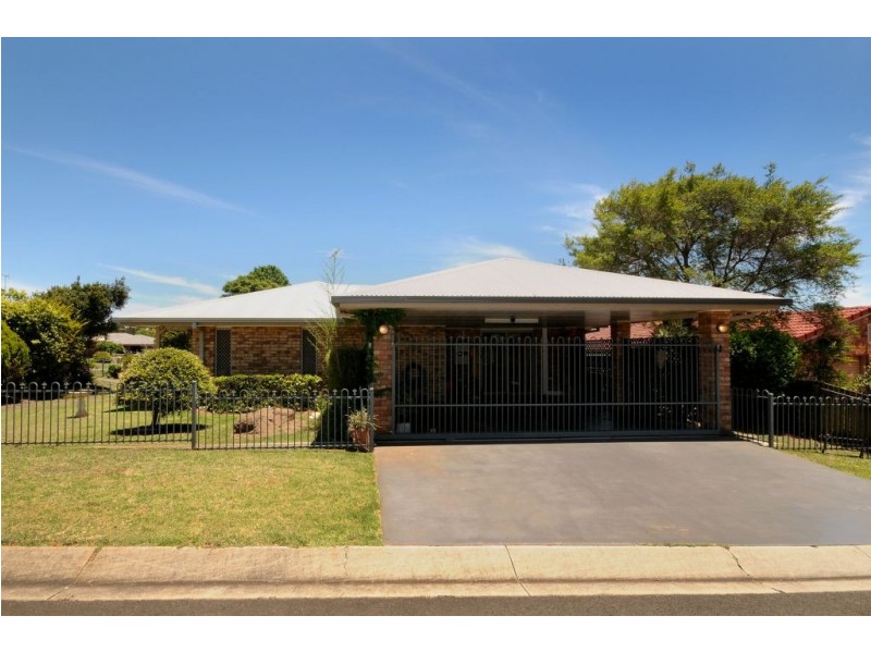 21 Lorraine Crescent, Centenary Heights QLD 4350