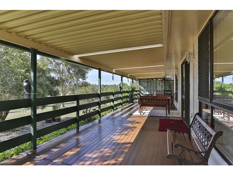 6 Clifford St, Meringandan West QLD 4352