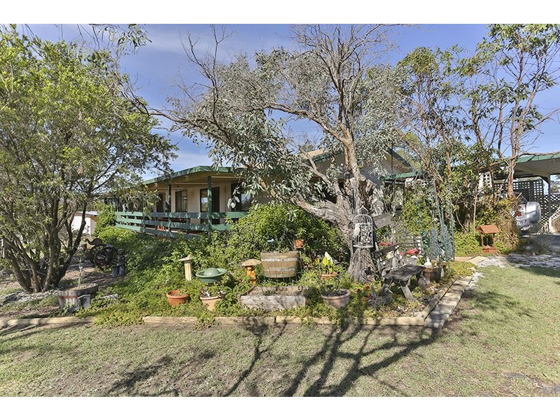6 Clifford St, Meringandan West QLD 4352