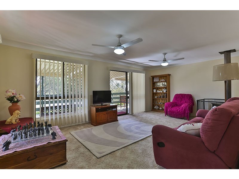 6 Clifford St, Meringandan West QLD 4352