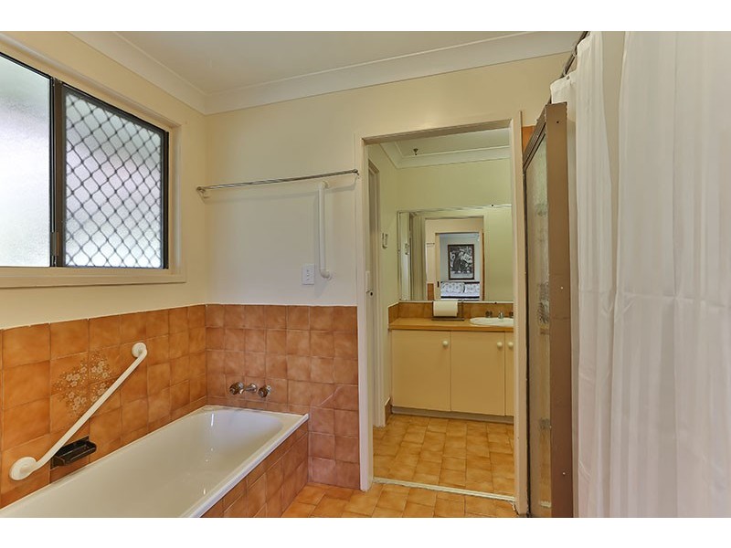 6 Clifford St, Meringandan West QLD 4352