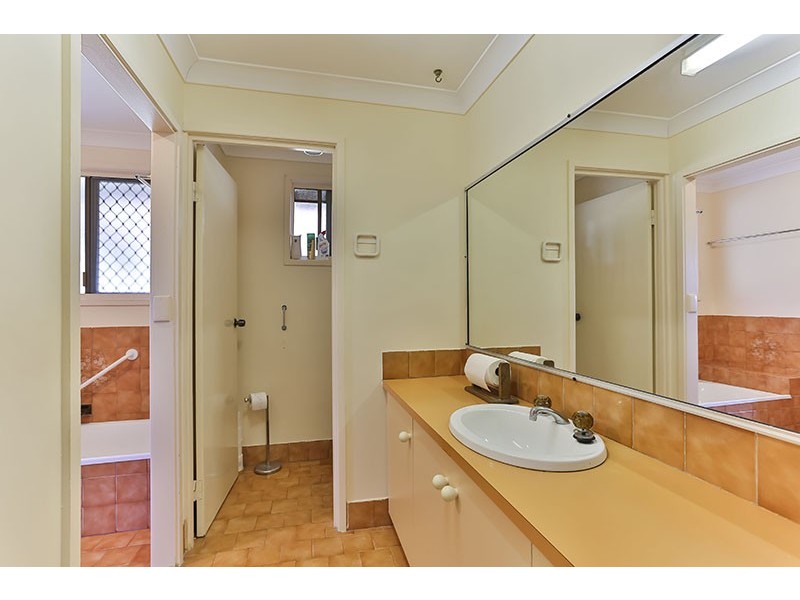 6 Clifford St, Meringandan West QLD 4352