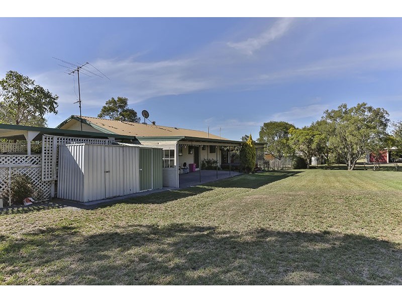6 Clifford St, Meringandan West QLD 4352