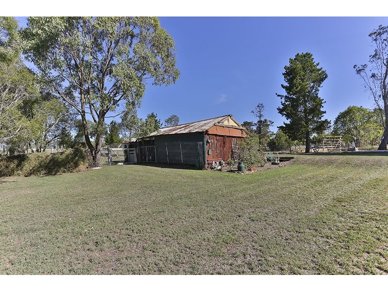 6 Clifford St, Meringandan West QLD 4352