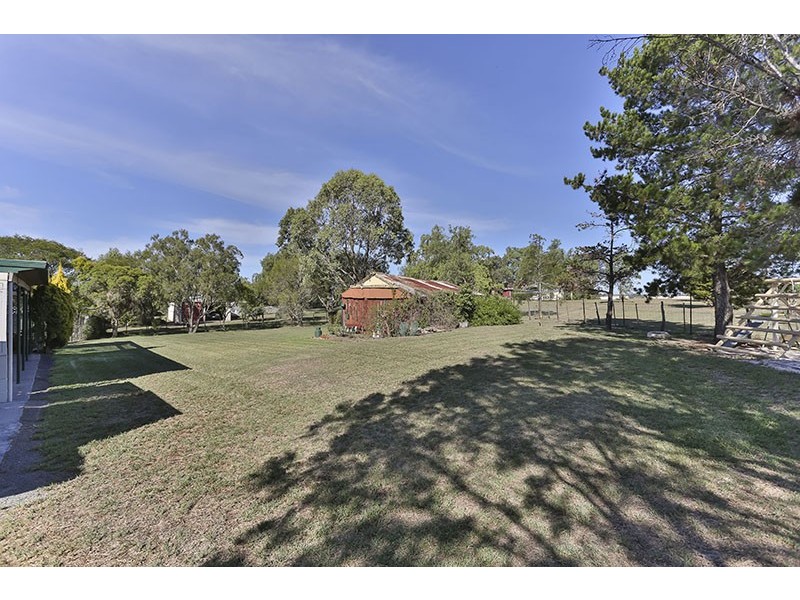 6 Clifford St, Meringandan West QLD 4352