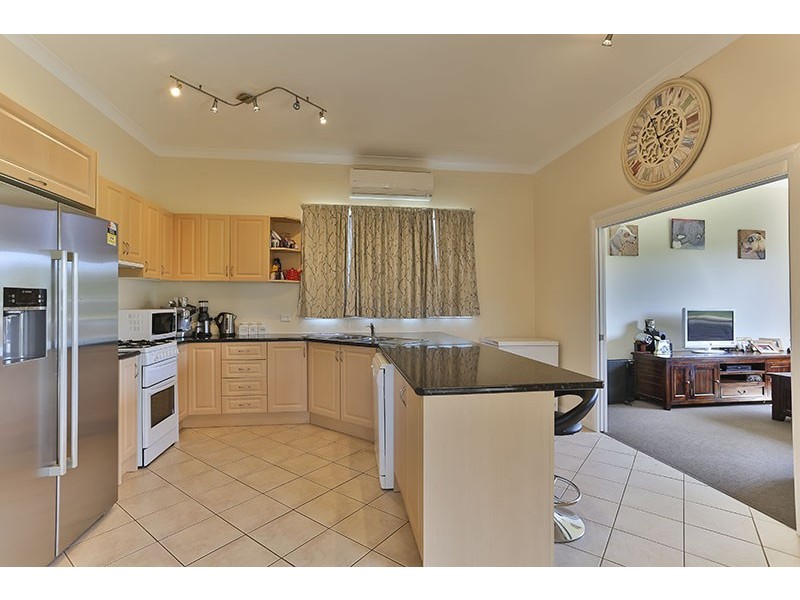 56 Phipps Drive, Meringandan West QLD 4352