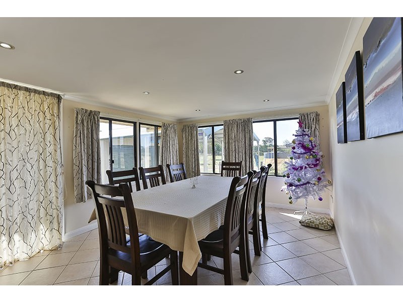 56 Phipps Drive, Meringandan West QLD 4352