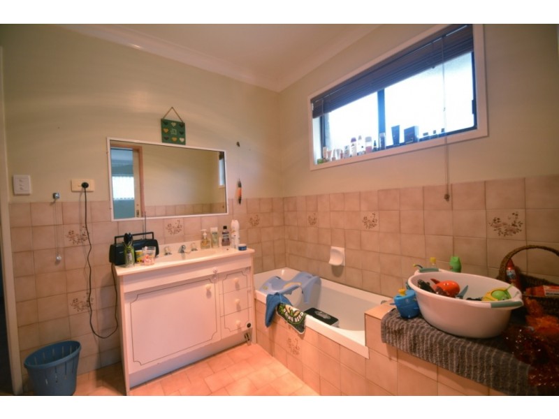 10 Vista Ct, Withcott QLD 4352