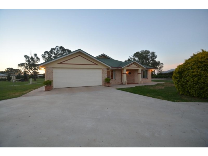 21 Sussex Drive, Oakey QLD 4401