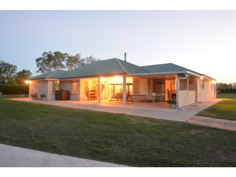 21 Sussex Drive, Oakey QLD 4401