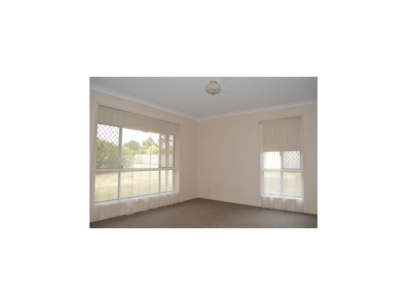 28 Gainsborough Drive, Glenvale QLD 4350