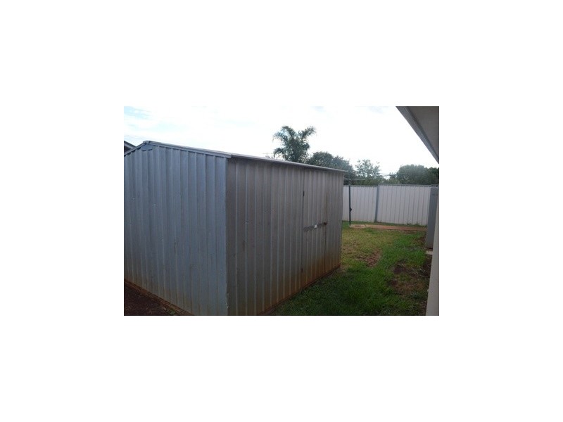 28 Gainsborough Drive, Glenvale QLD 4350