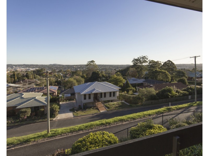 19/2 Benjamin Street, Mount Lofty QLD 4350