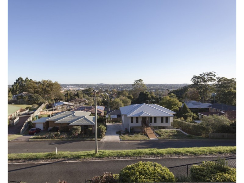 19/2 Benjamin Street, Mount Lofty QLD 4350