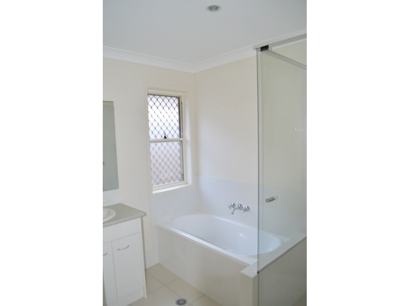 18 Sweeney Street, Kearneys Spring QLD 4350