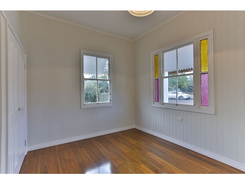 36 Rhyde Street, Mount Lofty QLD 4350