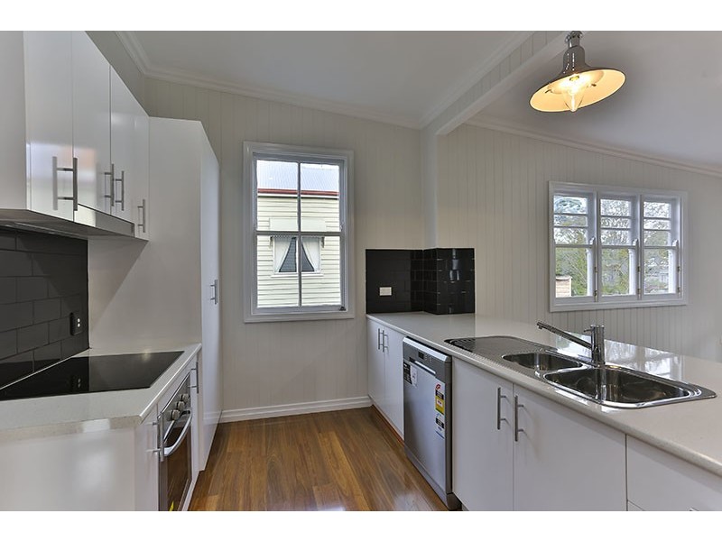 36 Rhyde Street, Mount Lofty QLD 4350