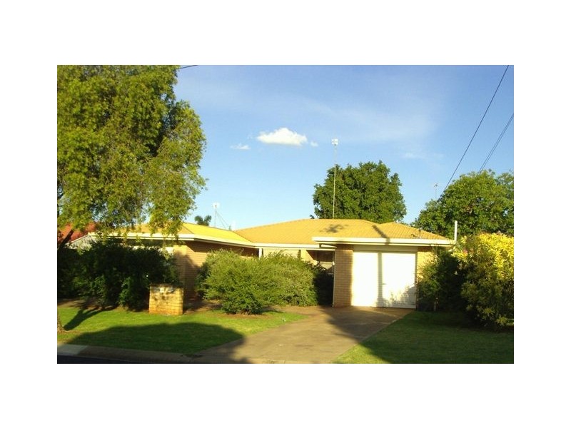 2/548 Greenwattle Street, Glenvale QLD 4350