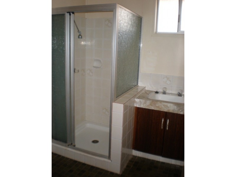 2/548 Greenwattle Street, Glenvale QLD 4350