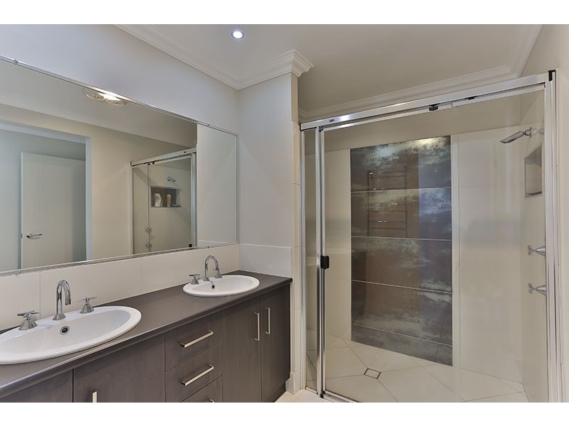 18 Ashford Drive, Wyreema QLD 4352