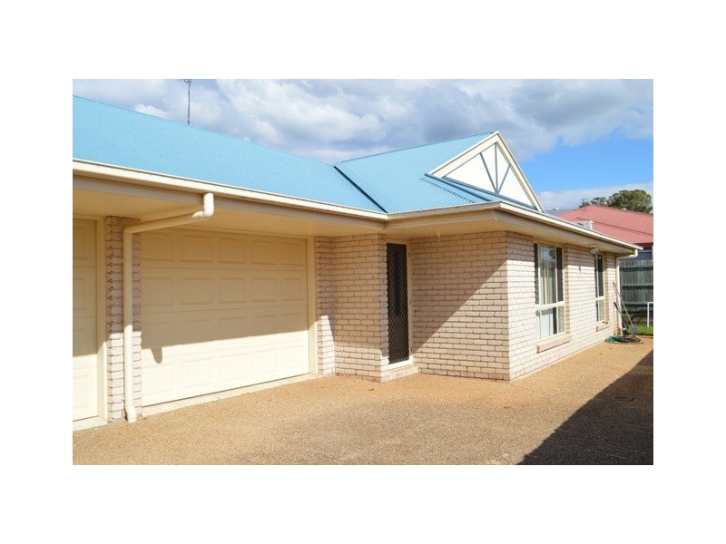 2/2 Todd Court, Kearneys Spring QLD 4350