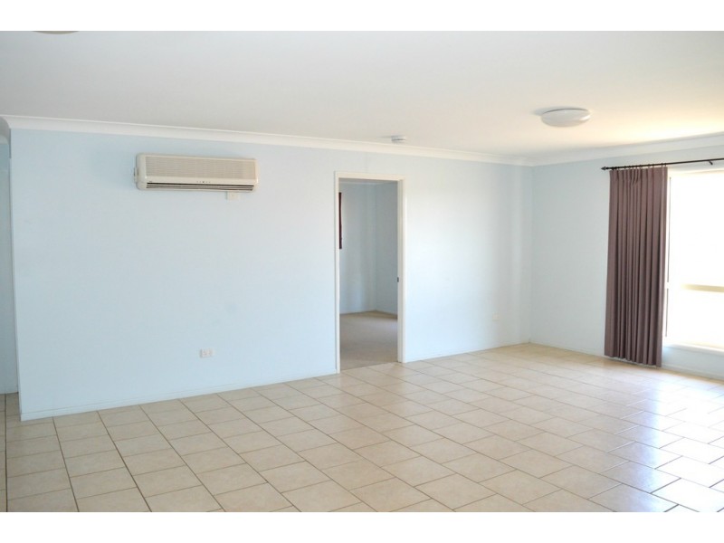 2/2 Todd Court, Kearneys Spring QLD 4350