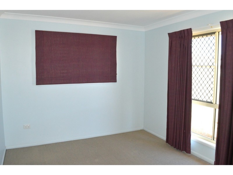 2/2 Todd Court, Kearneys Spring QLD 4350