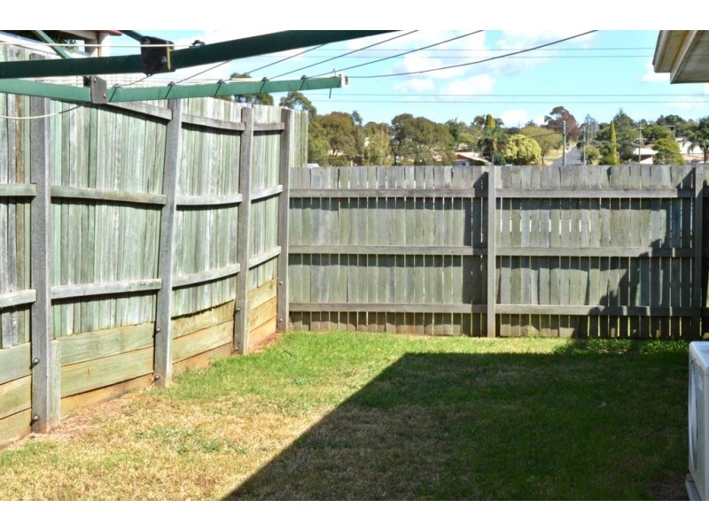 2/2 Todd Court, Kearneys Spring QLD 4350