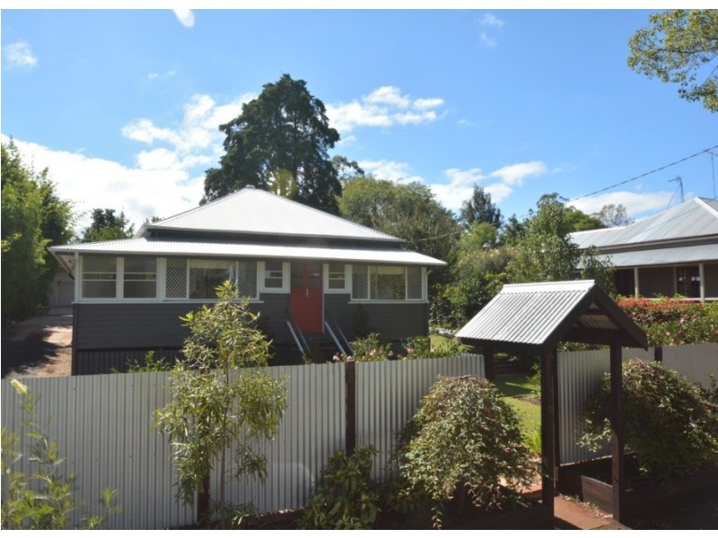 103 Bridge Street, Mount Lofty QLD 4350