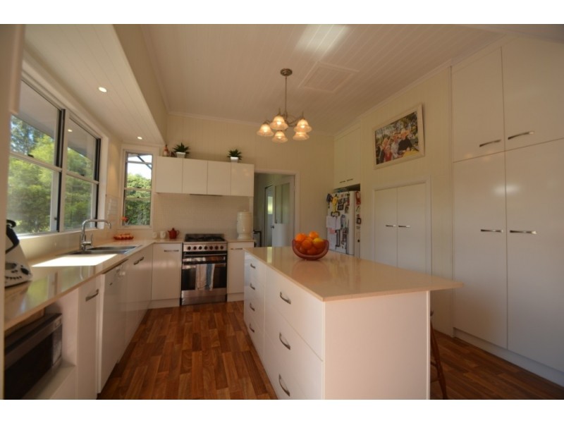 103 Bridge Street, Mount Lofty QLD 4350