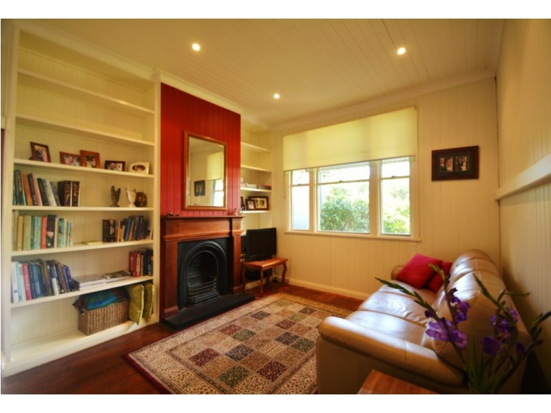 103 Bridge Street, Mount Lofty QLD 4350