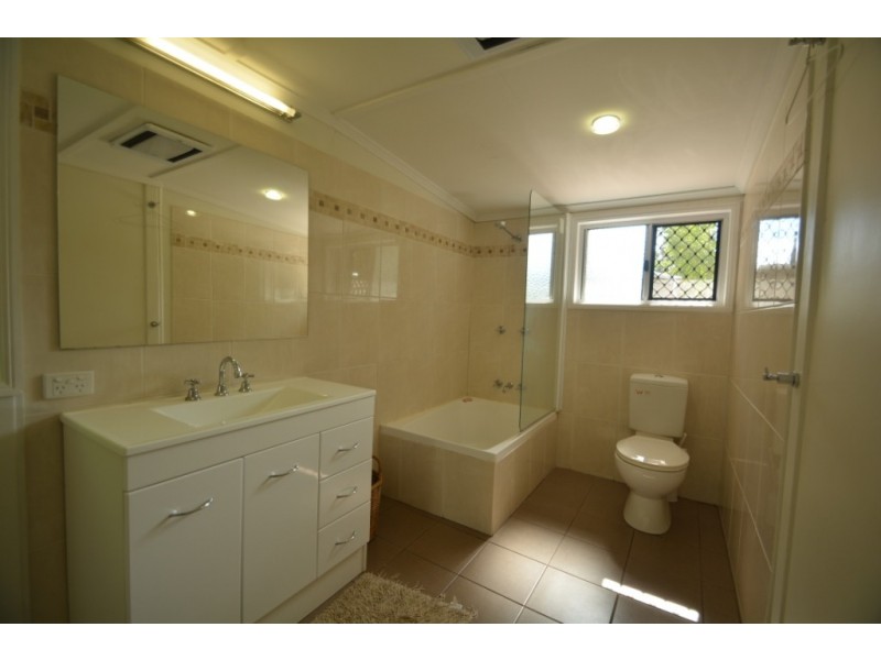 103 Bridge Street, Mount Lofty QLD 4350