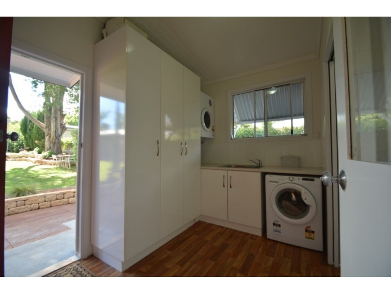103 Bridge Street, Mount Lofty QLD 4350