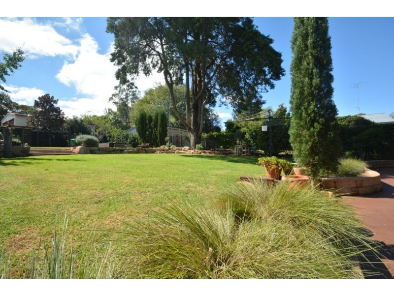 103 Bridge Street, Mount Lofty QLD 4350