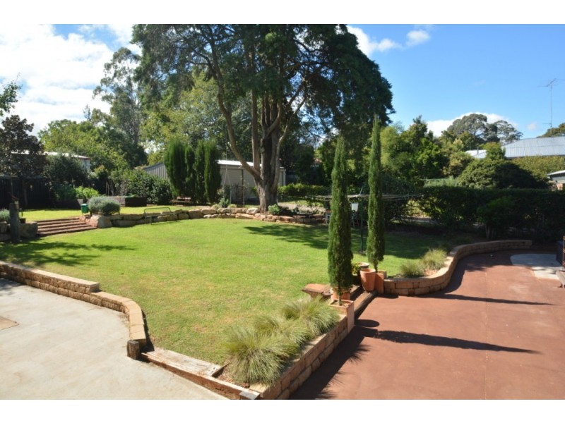 103 Bridge Street, Mount Lofty QLD 4350